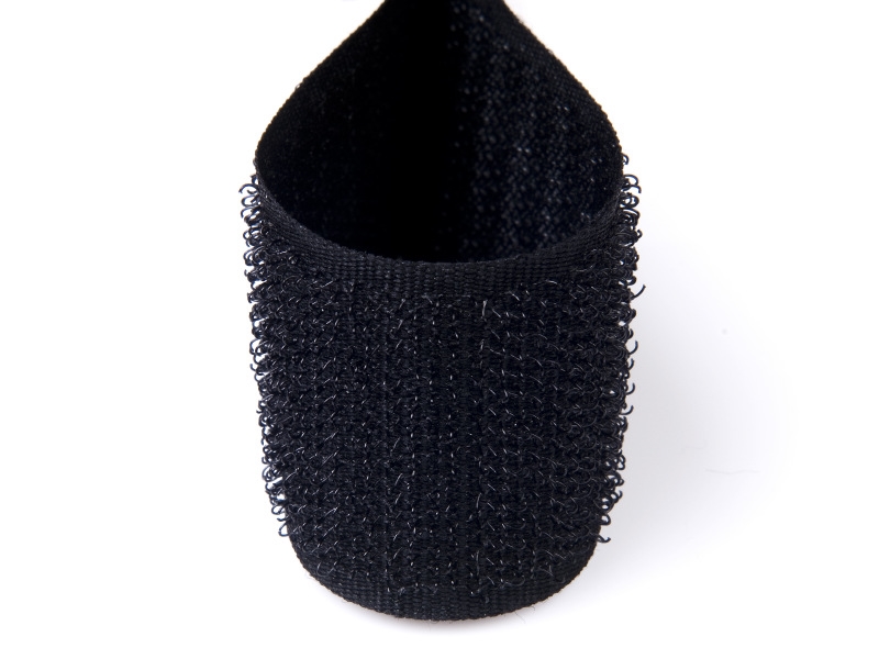Zipová páska černá 580 polyester/nylon háček 25 m Zipová páska černá 580 polyester/nylon háček 25 m