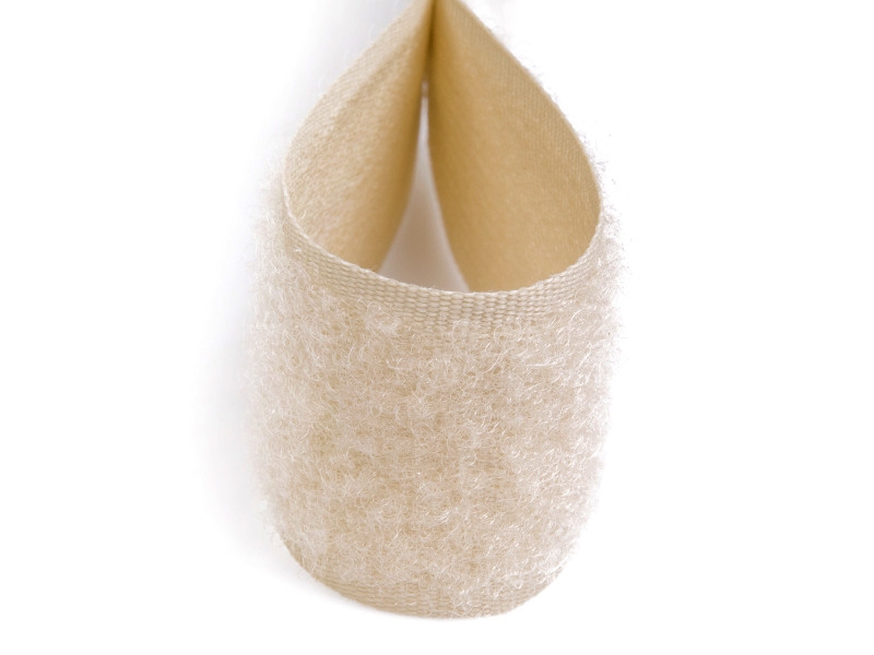 Zipová páska světle béžová 305 polyester/nylon poutko 25 m Zipová páska světle béžová 305 polyester/nylon poutko 25 m