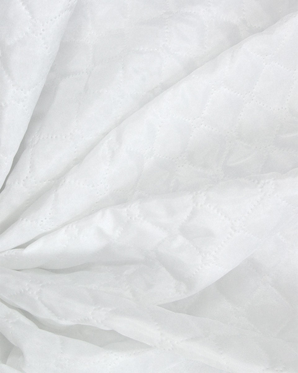 QUILTED POLYESTER LINING  FABRIC  180T SQUARE  + CIRCLE&nbsp3 x&nbsp3 (501) WHITE 150   CM