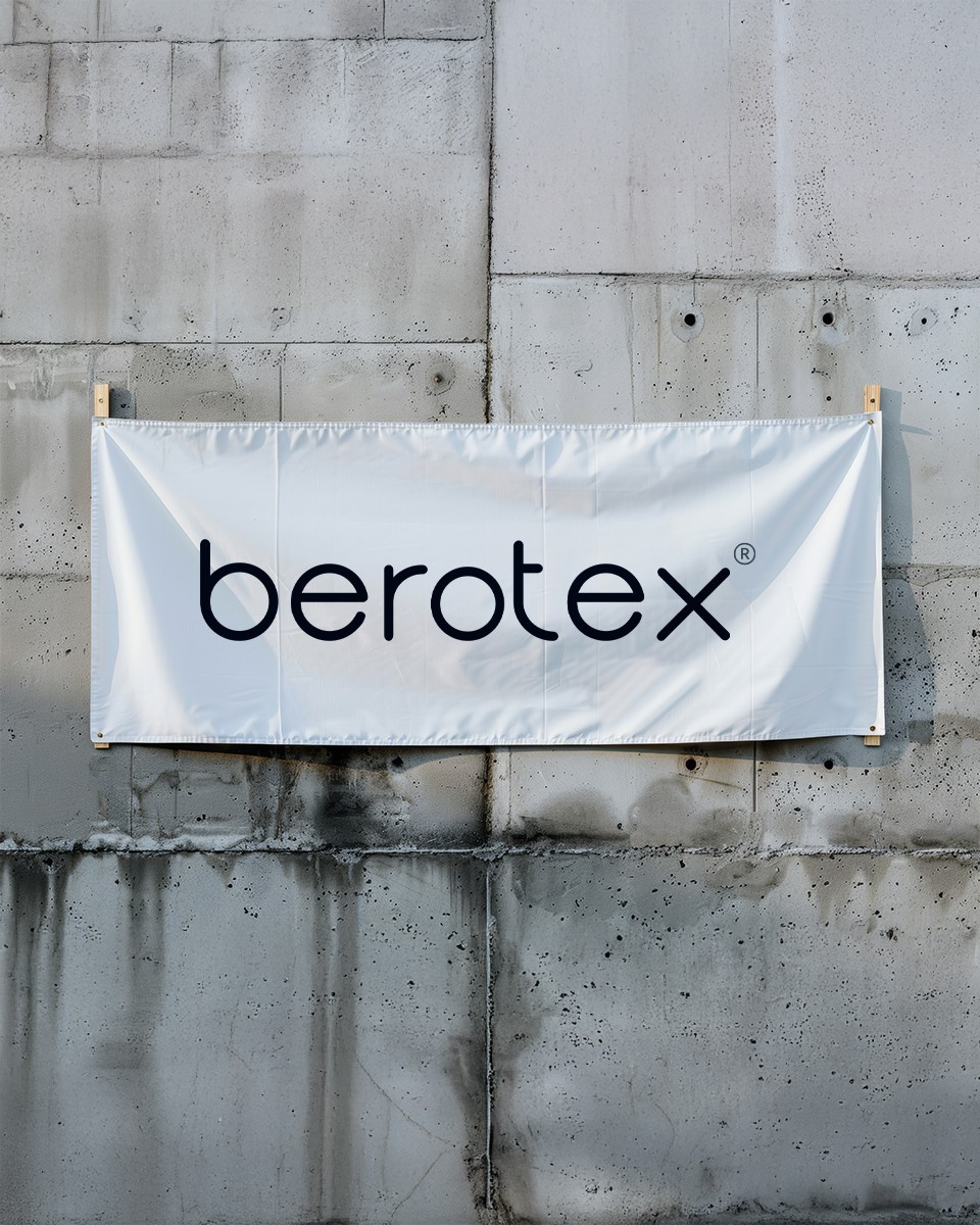 Polyester tarpaulin fabric 900 g/m² (501) white Polyester tarpaulin fabric 900 g/m² (501) white