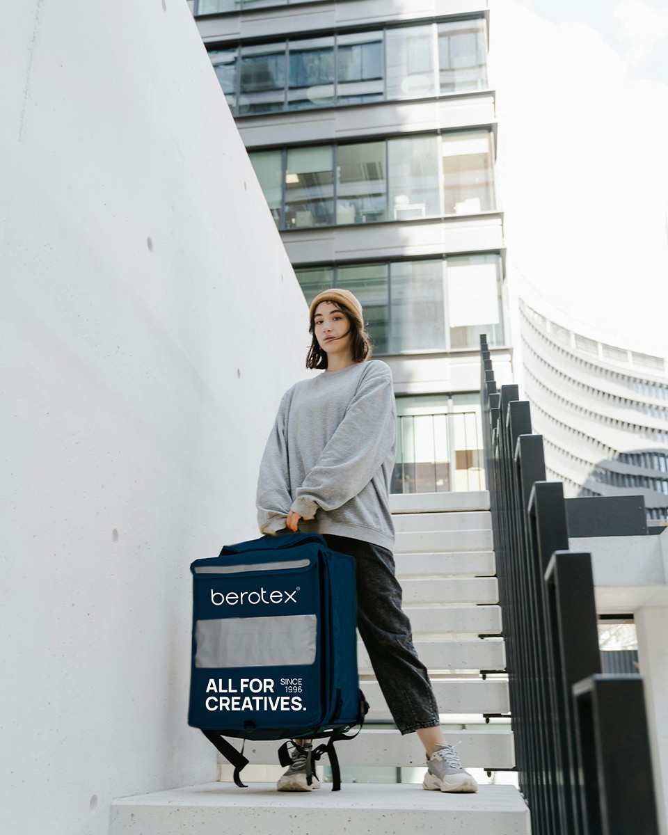 Polyesterová plachtovina tarpaulin 630 g/m² (919) námořnická modrá Polyesterová plachtovina tarpaulin 630 g/m² (919) námořnická modrá