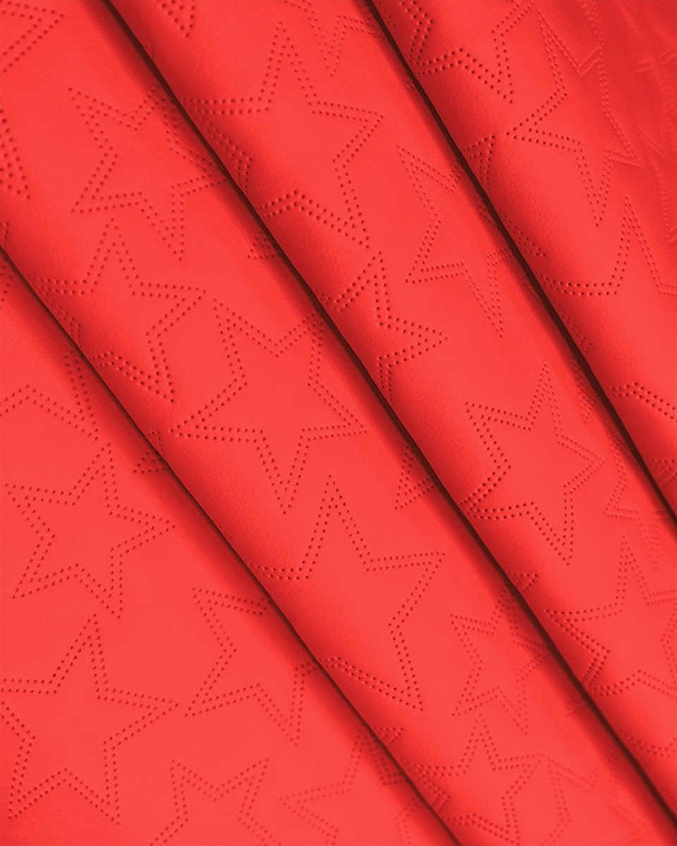 IMITATION QUILTED LEATHER STARS RED 140 CM 1 MB