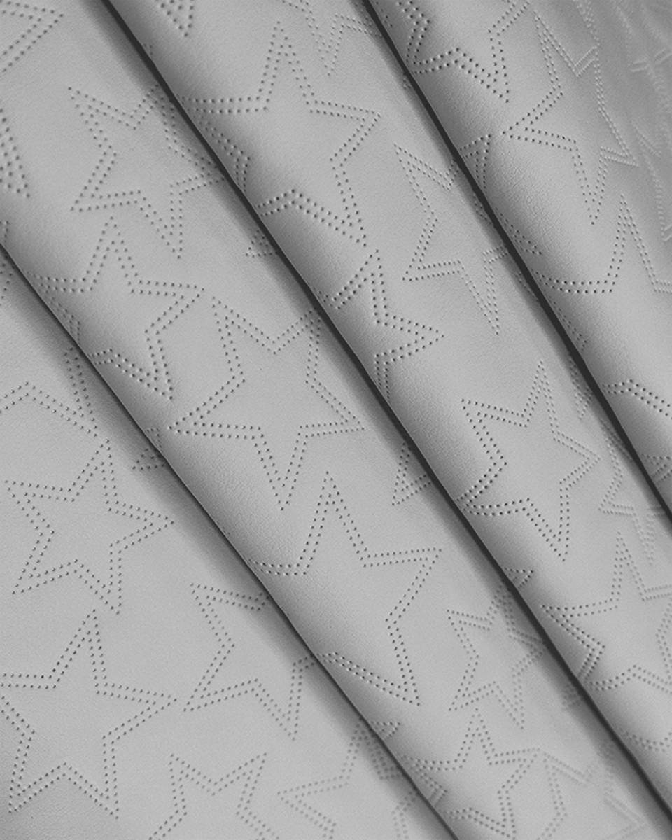 IMITATION QUILTED LEATHER STARS LIGHT GREY 140 CM 1 MB IMITATION QUILTED LEATHER STARS LIGHT GREY 140 CM 1 MB