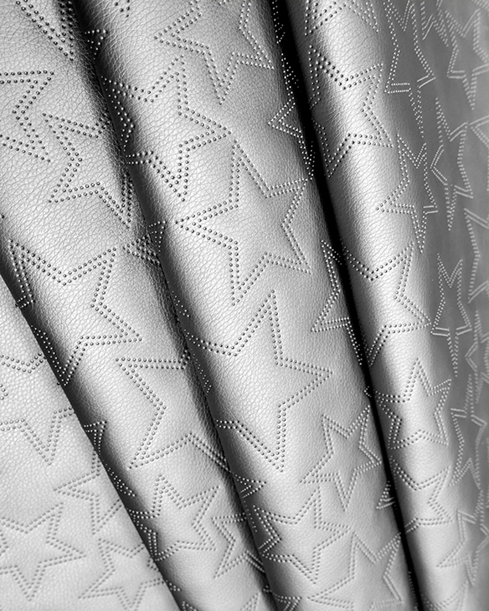 GESTEPPT KUNSTLEDER STERNE SILBER 140 CM 1 LM GESTEPPT KUNSTLEDER STERNE SILBER 140 CM 1 LM