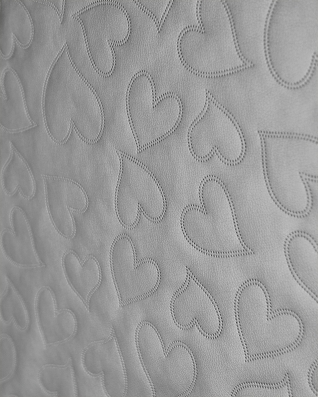 IMITATION QUILTED LEATHER HEARTS SILVER 140 CM 1 MB