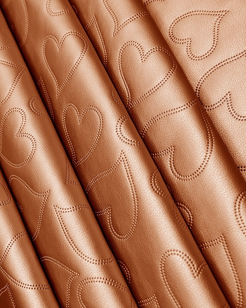 IMITATION QUILTED LEATHER HEARTS GOLD 140 CM 1 MB