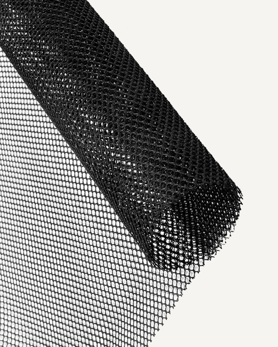 MESH BLACK 130 G/M2 160  CM 100 MB